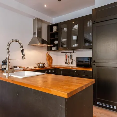 Romantic Modern Get-away In Old Center With Large Terrace בית נופש