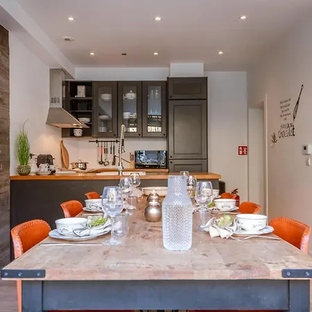 Hébergement de vacances Romantic Modern Get-away In Old Center With Large Terrace