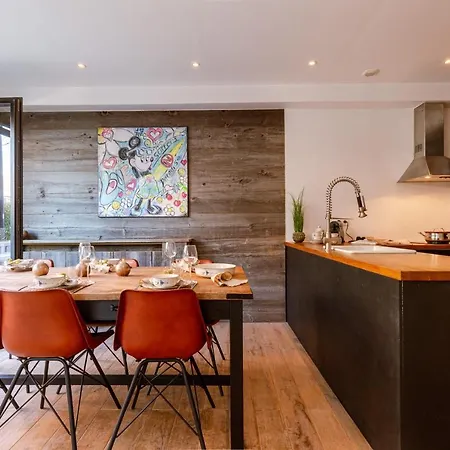 Hébergement de vacances Romantic Modern Get-away In Old Center With Large Terrace *