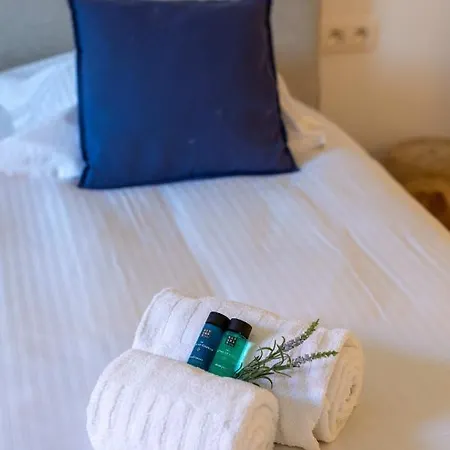 בית נופש Romantic Modern Get-away In Old Center With Large Terrace קנוקה-הייסט