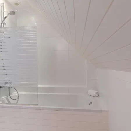 Hébergement de vacances Romantic Modern Get-away In Old Center With Large Terrace